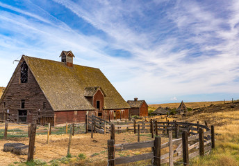 Homestead Barns on Tygh Ridge 