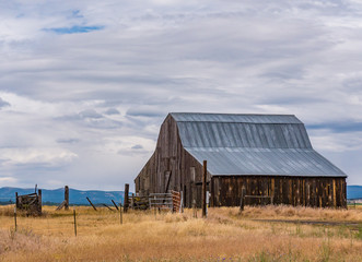 Obraz premium Old Barn in Klickitat County, Washington 