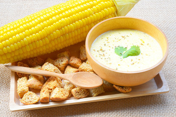 Soups, creamed corn with Crouton
