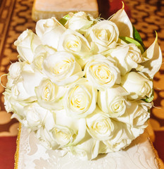 Bouquet da sposa, luce da interno