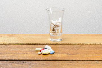 pills on wood table