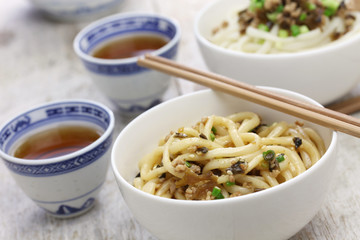 dan dan noodles, chinese sichuan cuisine