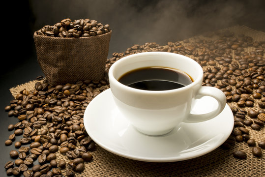 コーヒー豆とコーヒー