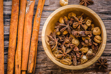 Spices , Cinnamon Stick, Thai Cardamom on wood background