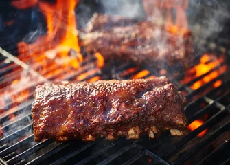 Foto op Aluminium Grill / Barbecue barbecueribben grillen op vlammende grill