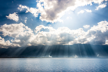 Sonnenstrahlen, Wolken, Himmel, See