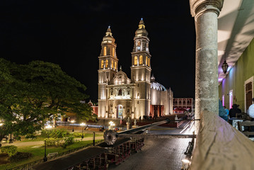 Obraz premium Campeche,Catedral de Nuestra Señora de la Purísima Concepción by night, Mexico