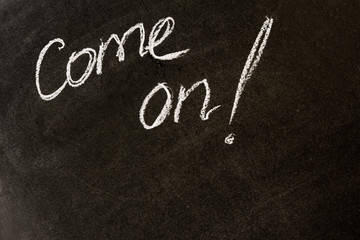 Надпись давай же белый мел чёрная доска