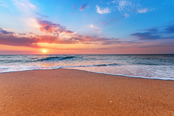 Brilliant ocean beach sunrise. - obrazy, fototapety, plakaty