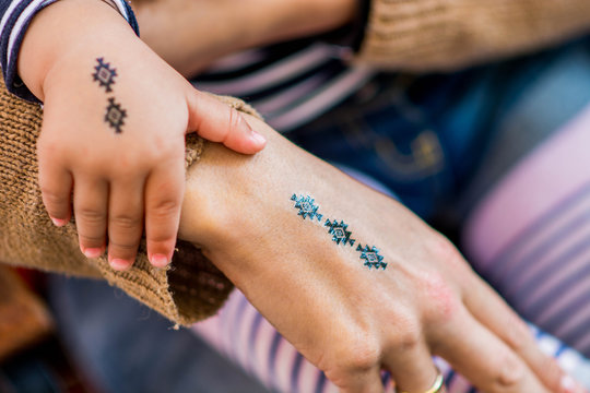Mother and daughter fake tatoos