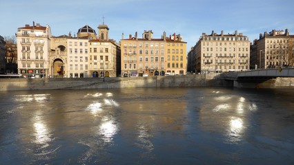 Fototapeta na wymiar Lyon, reflets sur la Saône (France)