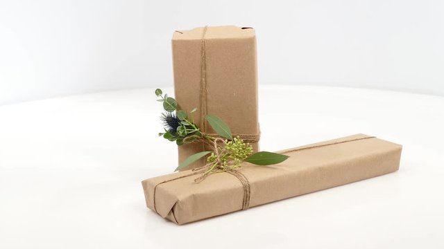 Parcels gift box with kraft paper 360 rotation
