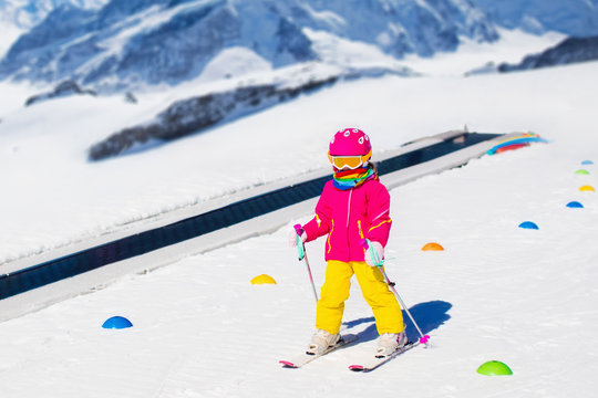 Child in ski school