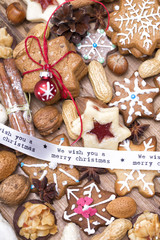 Weihnachtstisch Kekse selbstgemacht 