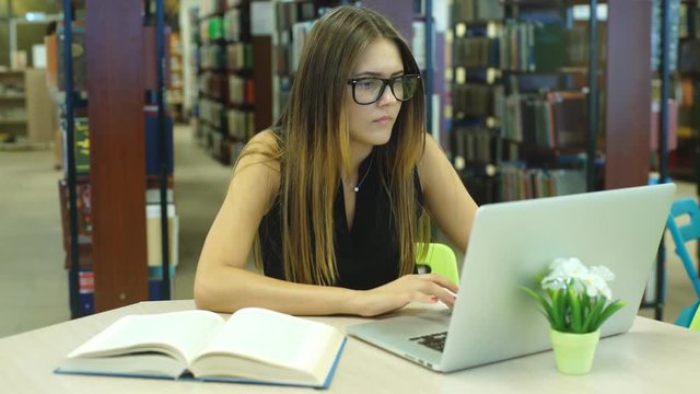 student records information of a laptop in the library