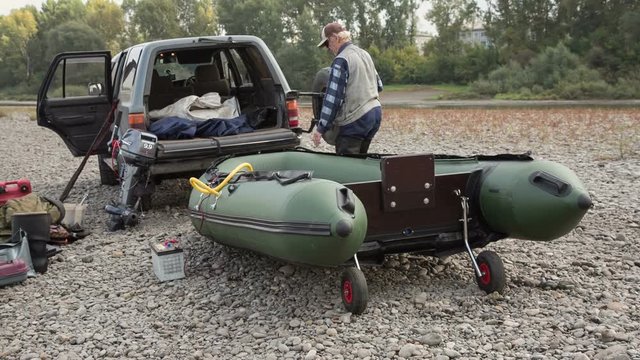 the boat PVC is pumped up by air by means of the electric pump