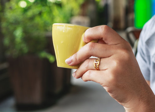 Woman hand  holding coffee cup in the morning