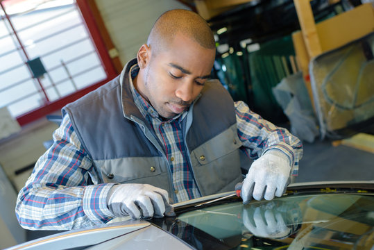 replacing the crack windshield