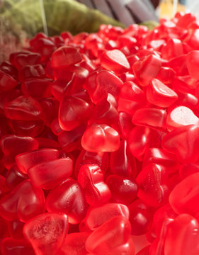rote Herzen aus Weingummi