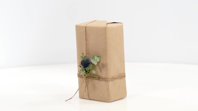 Parcels gift box with kraft paper 360 rotation