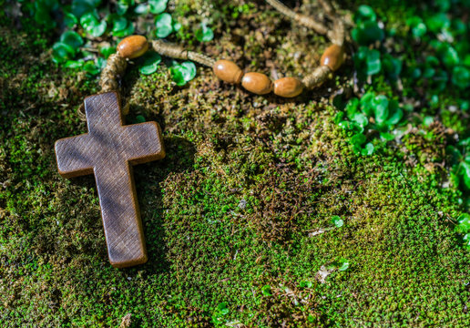 Holz Kreuz Trauer Tod Rosenkranz