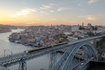 夕方のポルト（ポルトガル）の風景