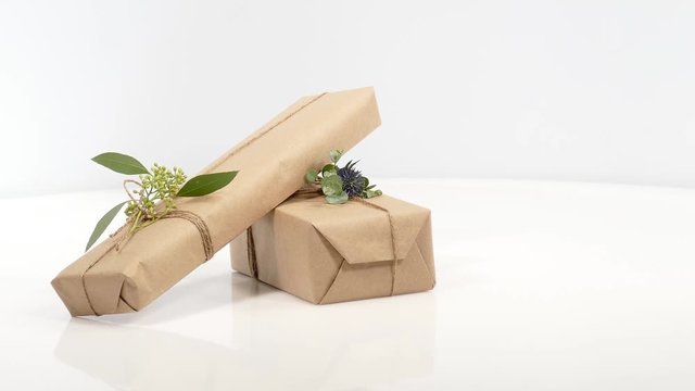 Parcels gift box with kraft paper 360 rotation