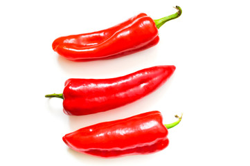 красный перец на белом фоне