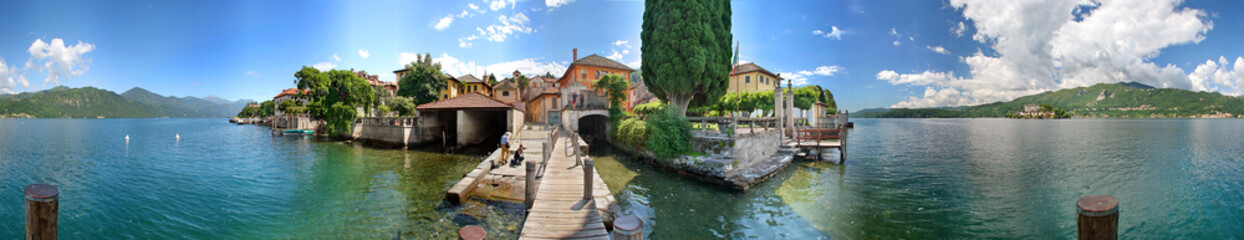 Fototapeta na wymiar Lago d'Orta, panoramica a 360°