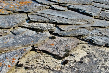 Mit Schiefer gedecktes Walliser Hausdach