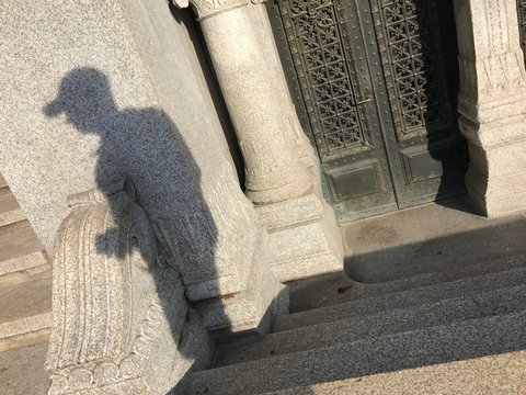 Ombre sur Fourvi&egrave;re