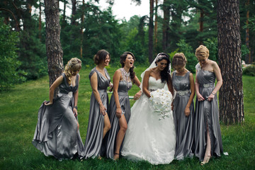 The happiness bride with bridesmaids  in the park