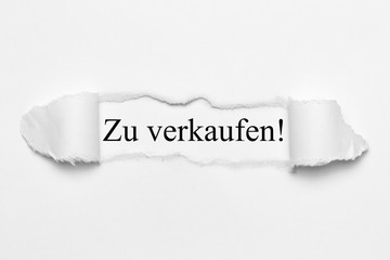 Zu verkaufen! auf weißen gerissenen Papier
