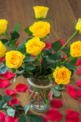 Obraz na płótnie Canvas yellow roses