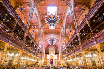 Interior of the Dohany Street Synagogue in Budapest, Hungary. - 123730928