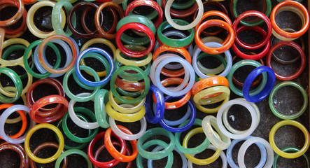 gruppo di anelli in scatola di varie misure--group of rings canned in various sizes