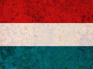 Fahne von Luxemburg auf verrostetem Metall