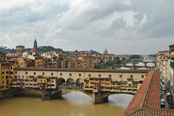 Ponte vecchio ed il fiume Arno 