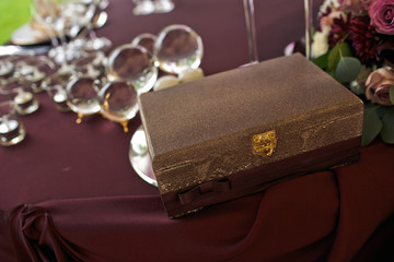 Box on the purple wedding table for the newlyweds