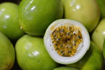 Echte Maracuja (Passiflora edulis)