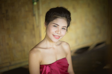 Obraz na płótnie Canvas Thai girl in Thai traditional costume with vignette effect
