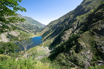 Fototapeta na wymiar mountain lake in the middle of the green mountains