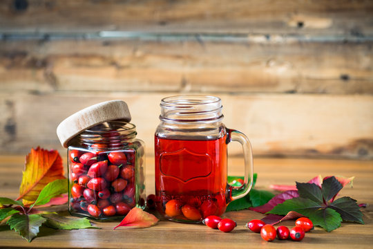 Rosehip tea and berries 