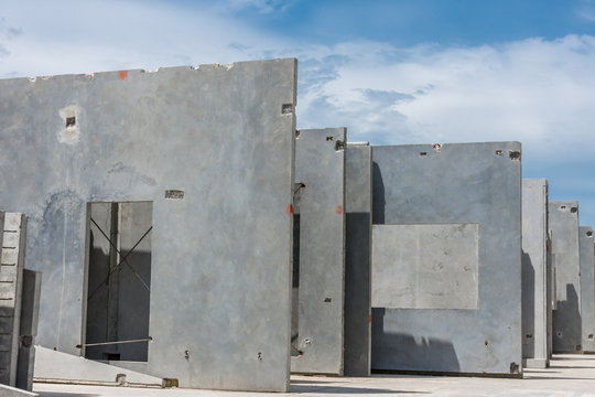 Precast concrete wall panel