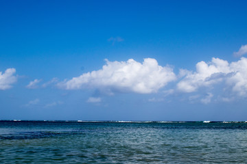 Naklejka na ściany i meble Carribean sky touching ocean