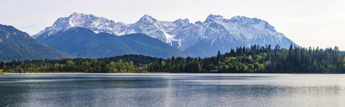 Ausblick auf das Karwendelgebirge bei Mittenwald