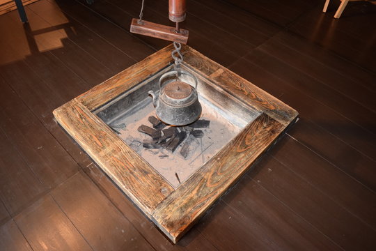 いろり 画像 - 参照 1,129 Stock 写真、ベクターおよびビデオ | Adobe Stock