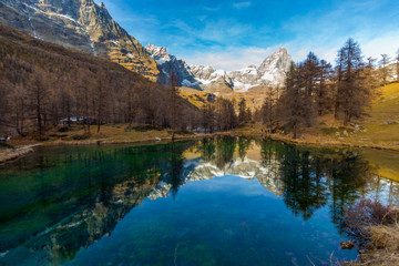 Fototapeta na wymiar Blue lake - Cervino - Alps
