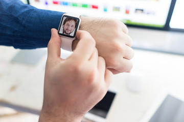 Using smart watch for live talk