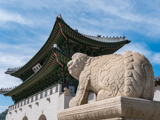 Naklejka premium Gwanghwamun Gate (ソウル 光化門) in Seoul, Korea